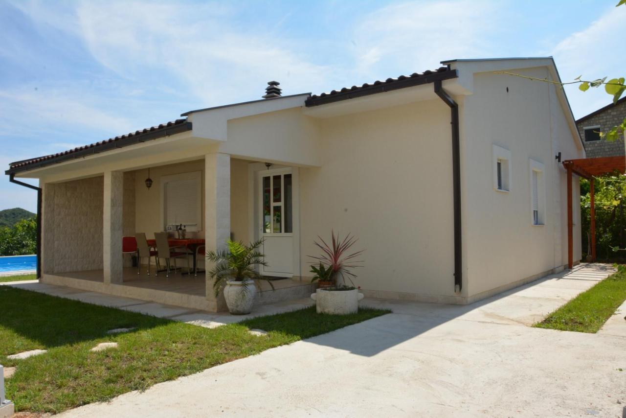 Villa Pelinovo *